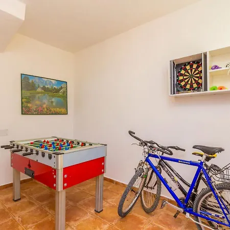 דירה Peaceful In Pula With Swimming Pool Valtura