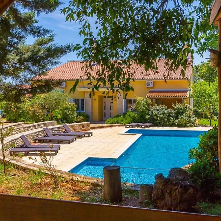 Peaceful In Pula With Swimming Pool *