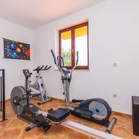 דירה Peaceful In Pula With Swimming Pool *