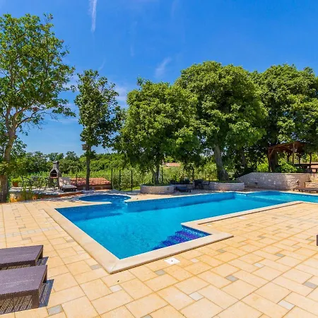 דירה Peaceful In Pula With Swimming Pool Valtura