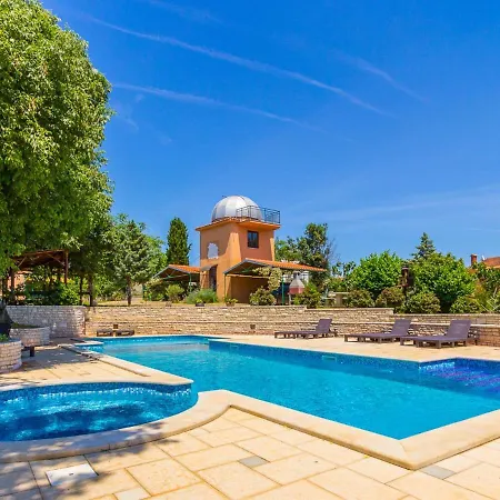 דירה Peaceful In Pula With Swimming Pool *