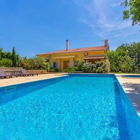 דירה Peaceful In Pula With Swimming Pool *