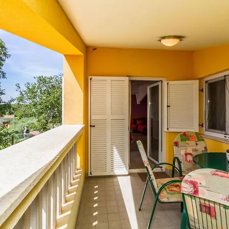 Peaceful In Pula With Swimming Pool * Valtura